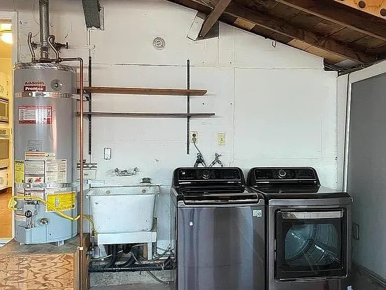 2212 Francis Ave — Photo 32