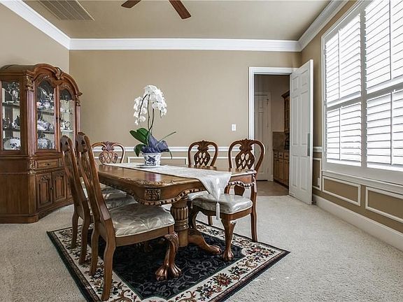 5th image of 3233 Summerfield Dr