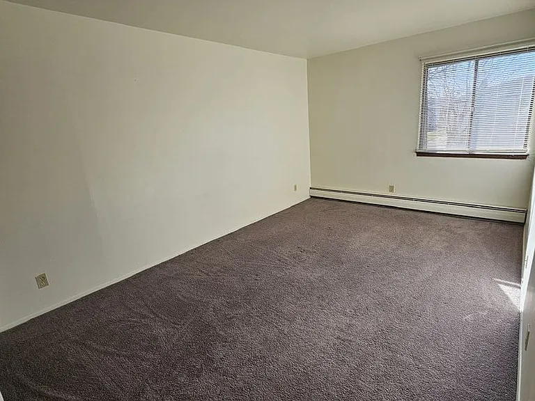 4630 S 23rd St — Photo 5