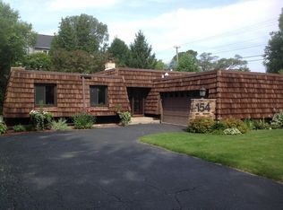154 Grove Ave, Glen Ellyn, IL 60137