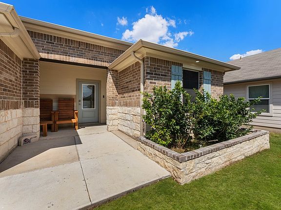 2nd image of 829 Margay Loop