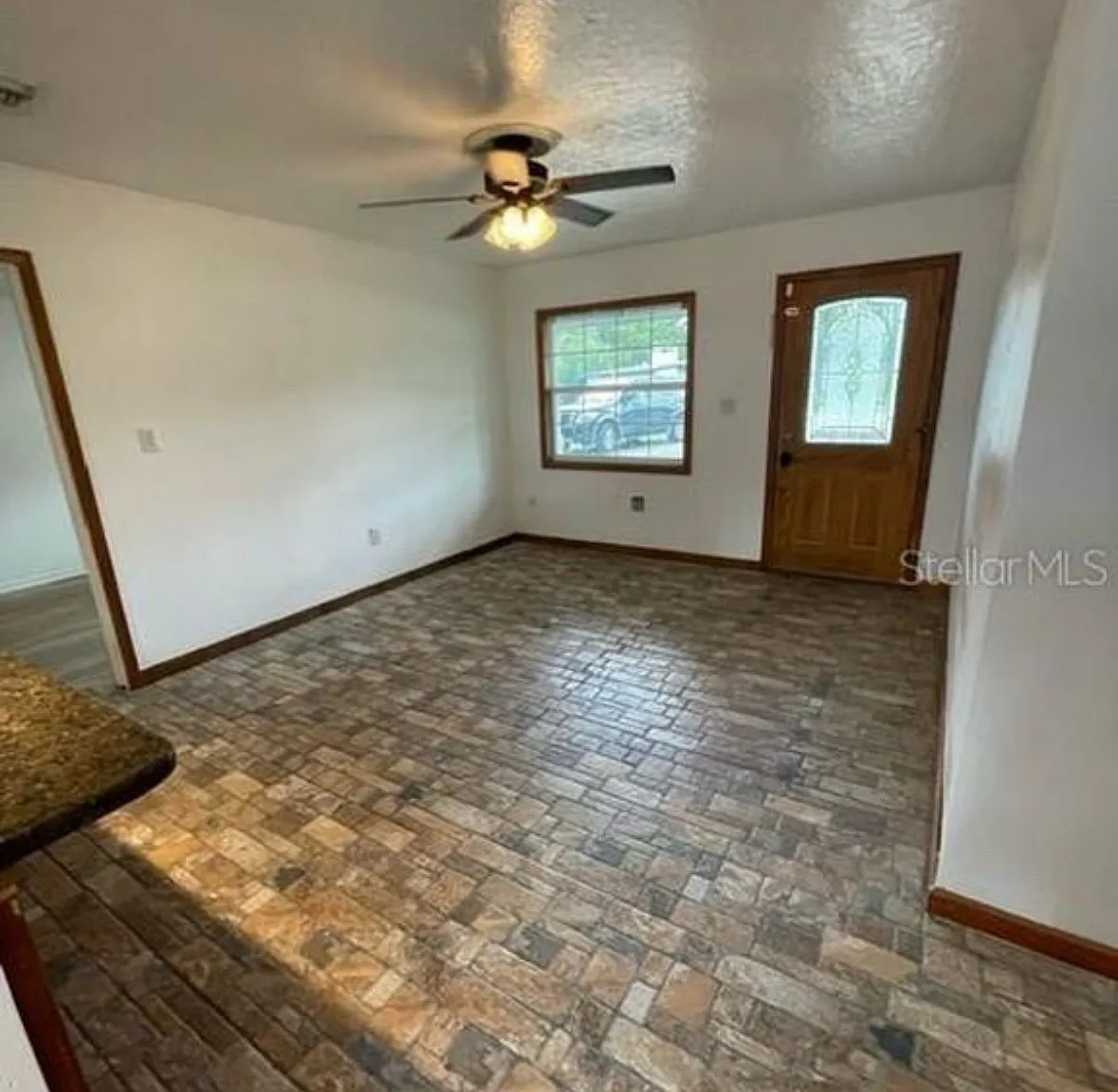 3 bed, 1200 sqft, $2,200 — Photo 4