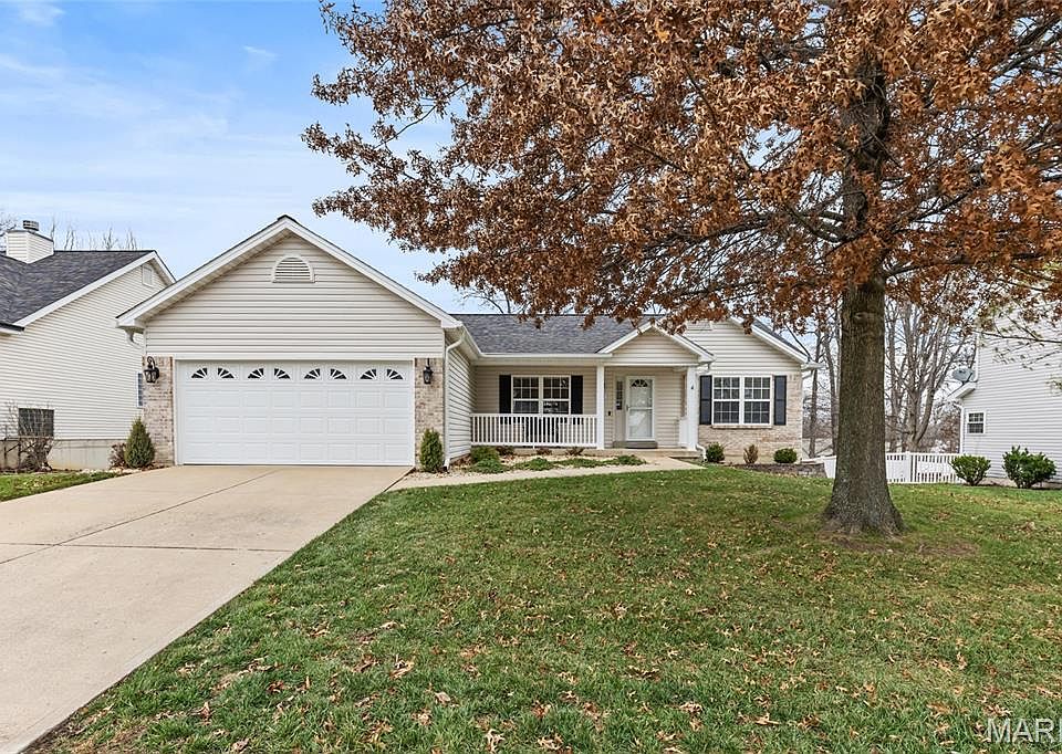 1st image of 215 Highland Meadows Dr