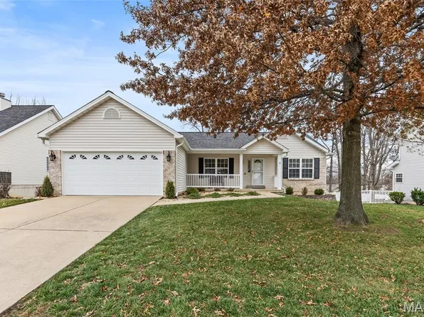 215 Highland Meadows Dr, Wentzville, MO 63385