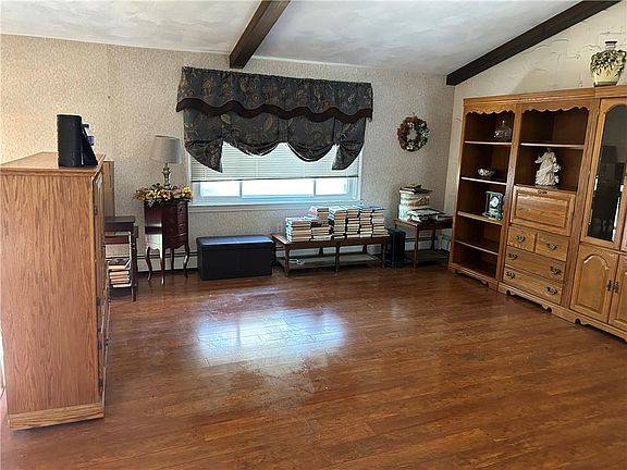 3rd image of 10 Birchwood Dr