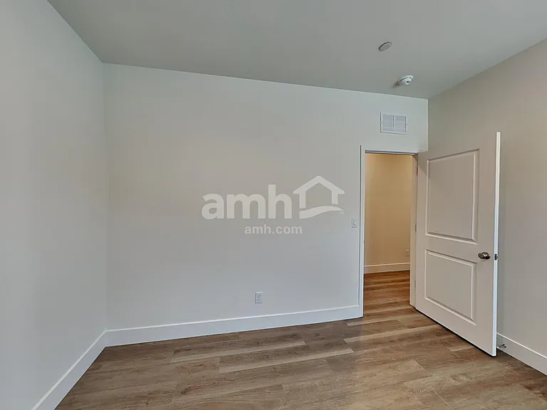 842 English Primrose St — Photo 14