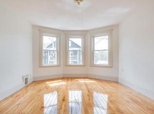 52 Roslyn St #2, Salem, MA 01970