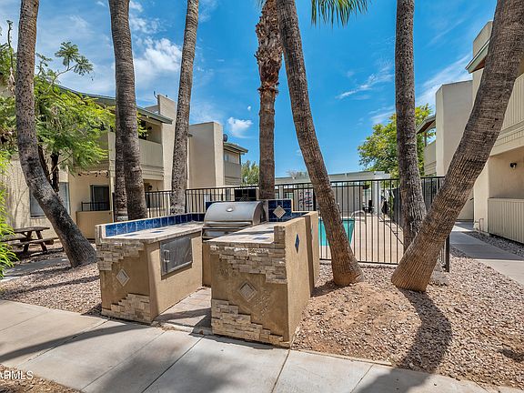 3rd image of 729 W COOLIDGE Street #204