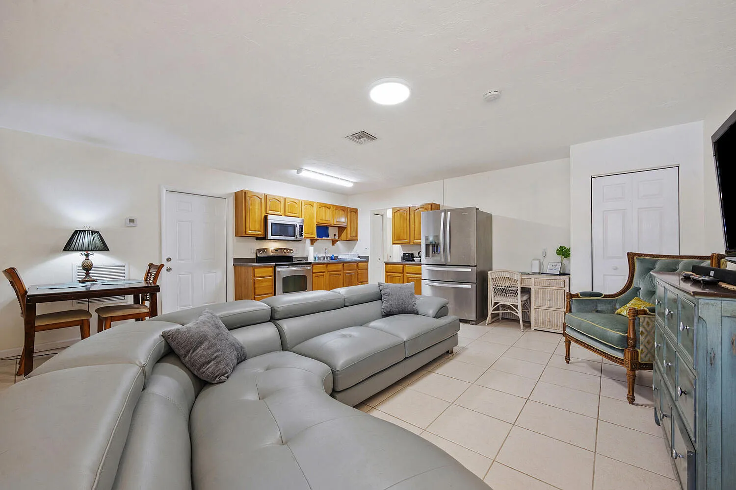 2 bed, 2.0 bath, 900 sqft, $2,950 — Photo 2