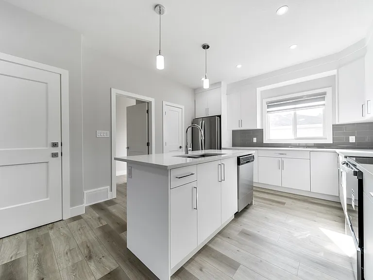 595 Black Stone Blvd #M — Photo 6