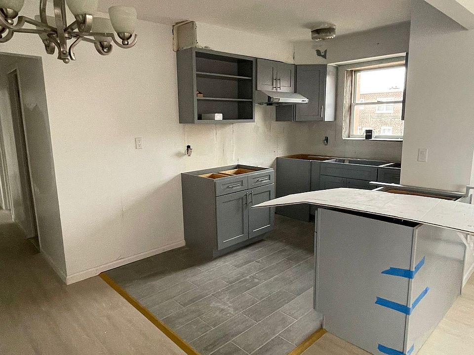 1st image of 1481 Oakley St #3