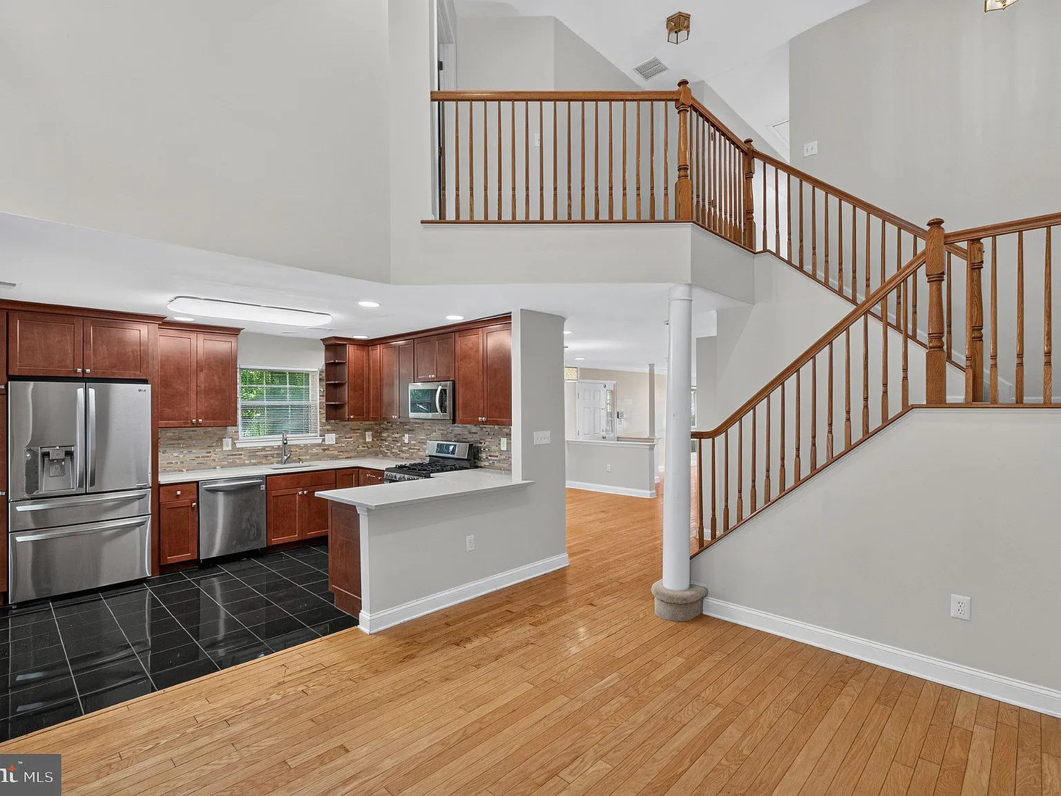 3 bed, 2.5 bath, 1968 sqft, $3,700 — Photo 4