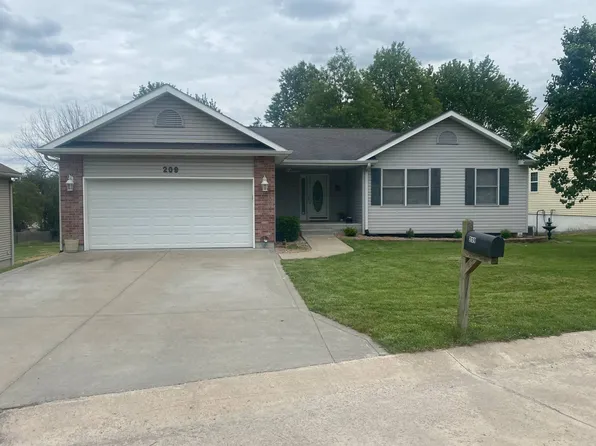 209 Crimson Ct, Cameron, MO 64429
