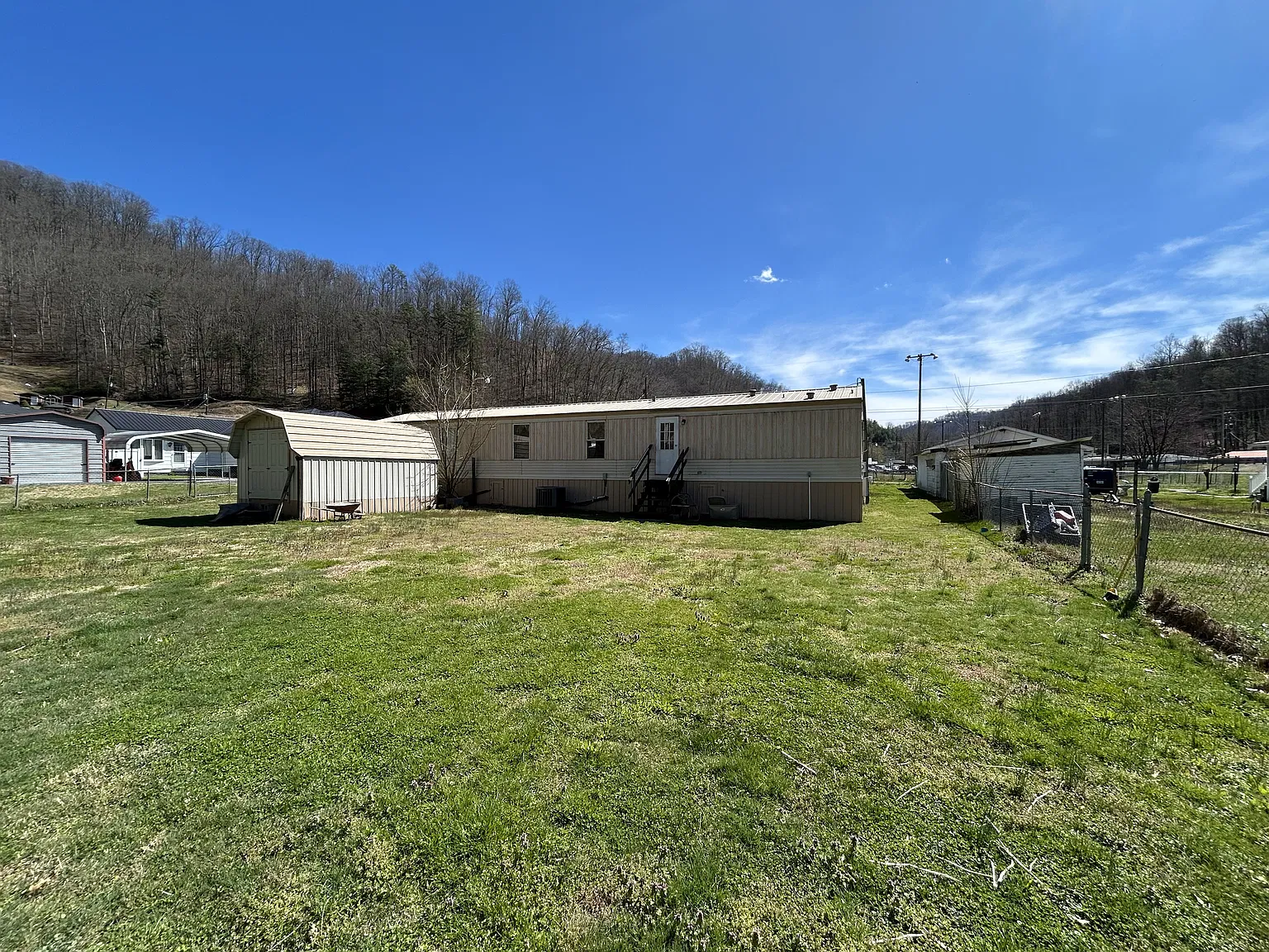 3 bed, 1120 sqft, $1,045 — Photo 4