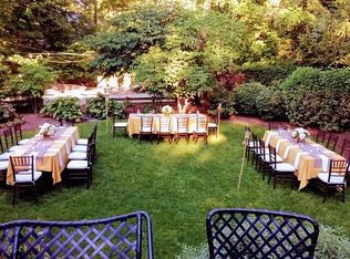 207 Ravine Forest Dr, Lake Bluff, IL 60044