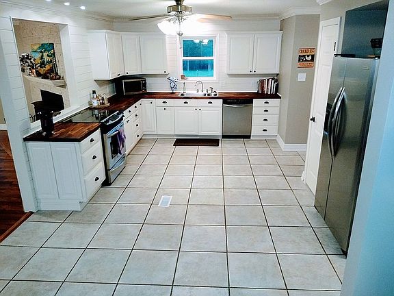 5th image of 245 Deerfield Trl