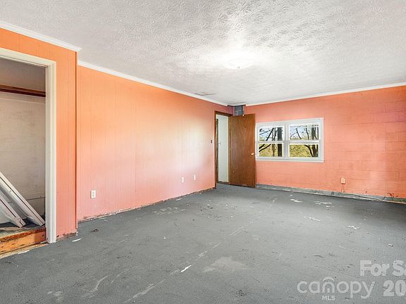 23rd image of 770 Echo Hill Dr