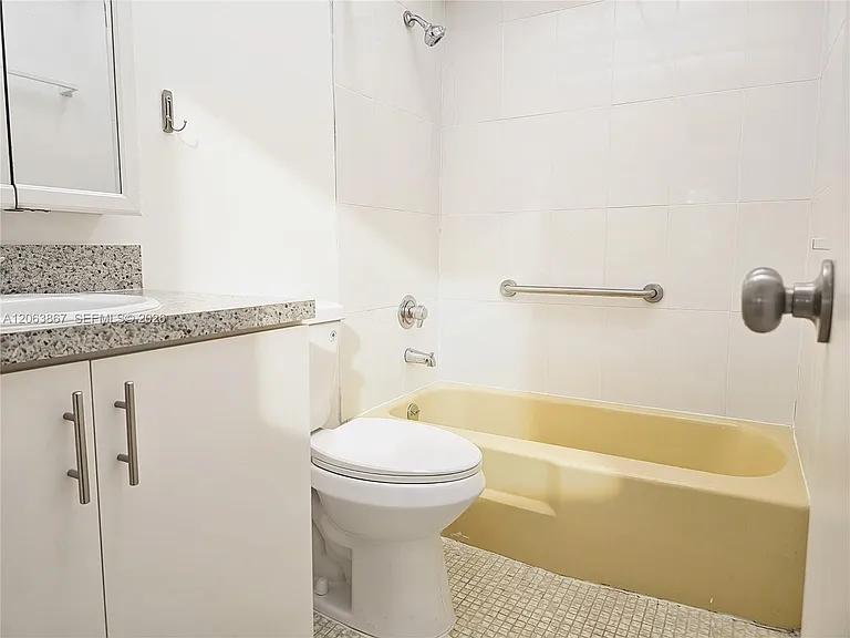 1225 NE 124th St #24B — Photo 10