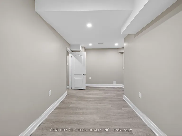 50 Bellcrest Rd — Photo 38