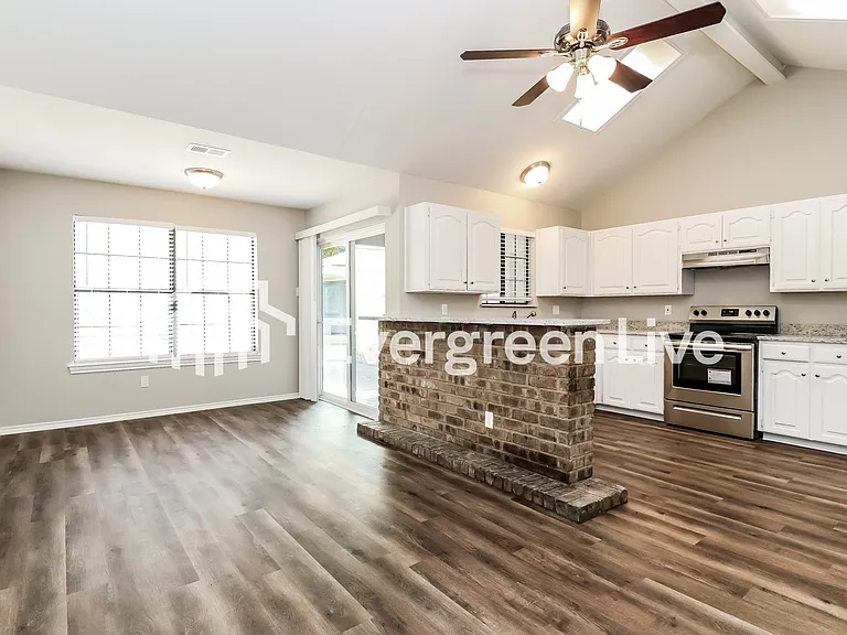 6440 Lavon Dr — Photo 8