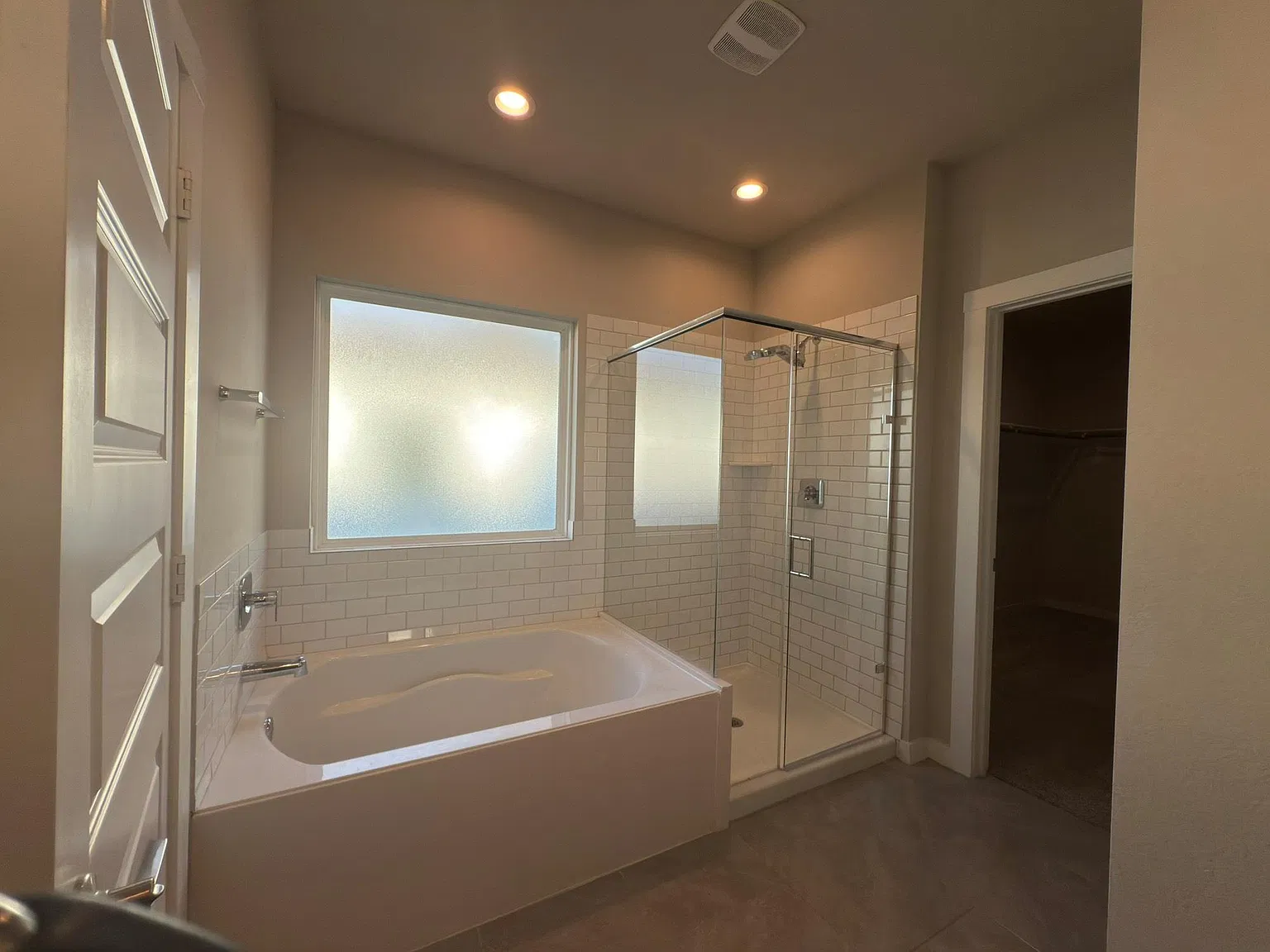 4 bed, 3.0 bath, 2299 sqft, $2,450 — Photo 4