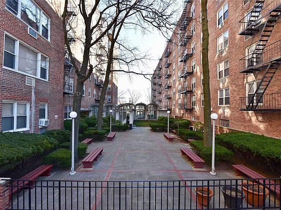 3rd image of 5440 Little Neck Pkwy APT 1J