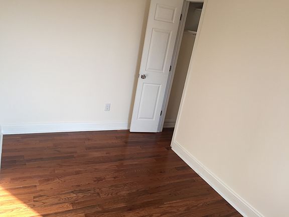 3rd image of 3426 Steinway St APT 18