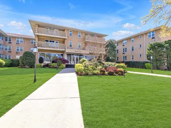 490 Atlantic Avenue #307, East Rockaway, NY 11518