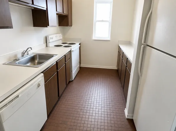 1055 W Grace St #2W, Chicago, IL 60613