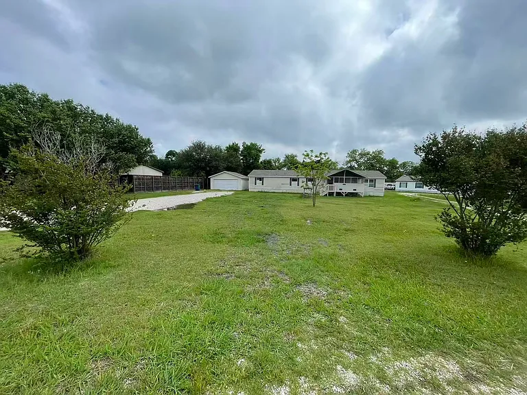 6704 Pear Cir — Photo 2