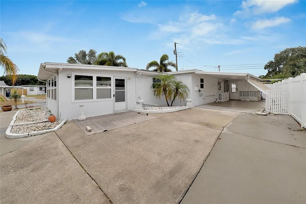 3 bed, 1.0 bath, 900 sqft, $2,610 — Photo 4