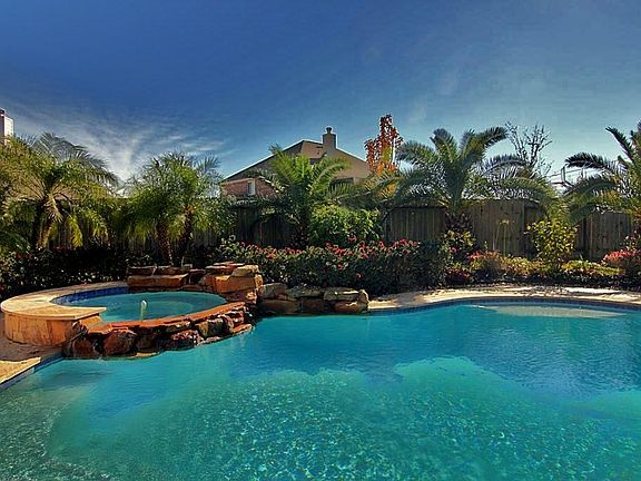 3rd image of 2703 Alessandria Ln