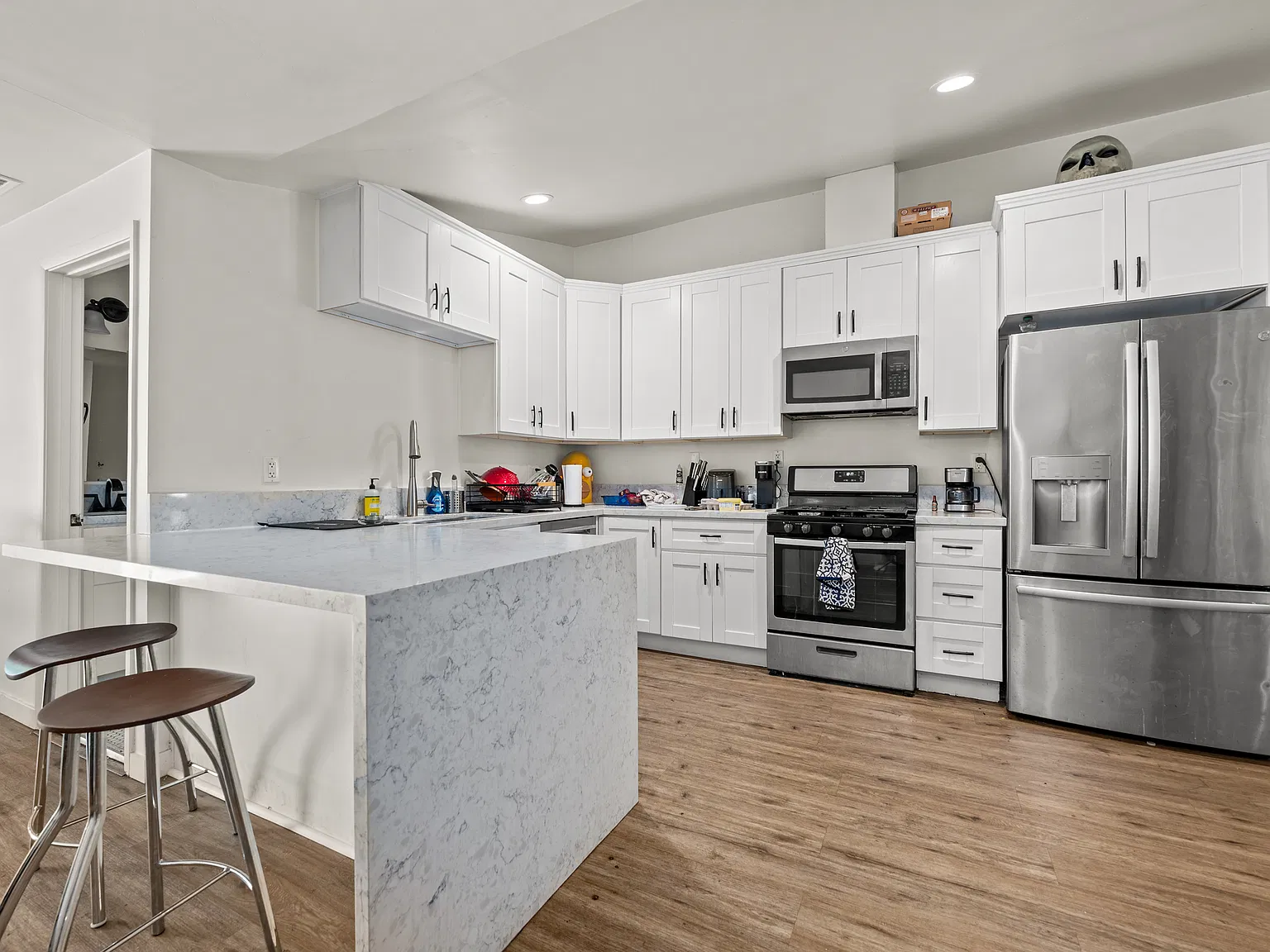 4 bed, 1300 sqft, $6,500 — Photo 3