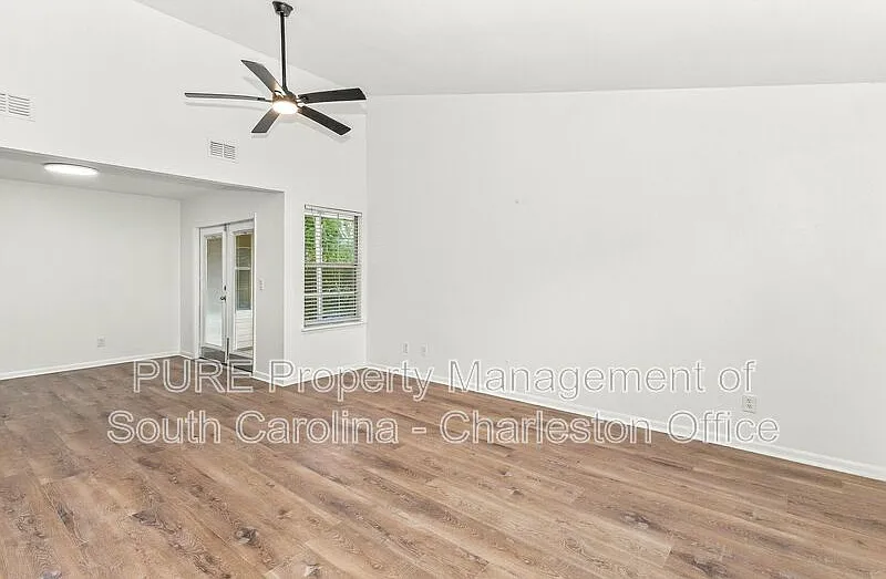3 bed, 2.0 bath, 1193 sqft, $2,200 — Photo 3