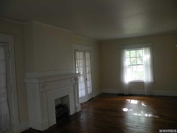 5th image of 300 Lisbon Ave