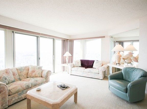 3rd image of 921 Park Pl APT 1000