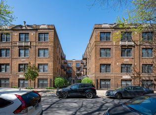 920 W Oakdale, Chicago, IL 60657