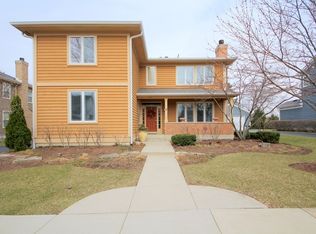 516 Superior St, Vernon Hills, IL 60061