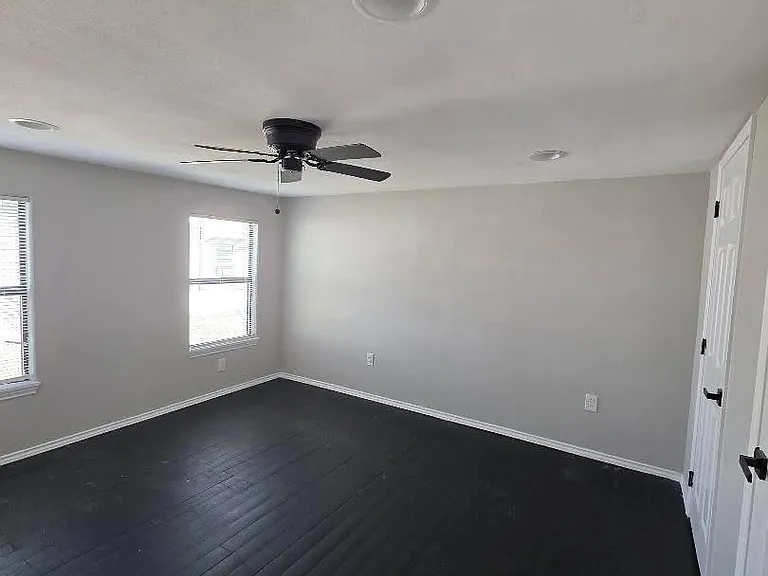 310 Paddock St #4 — Photo 6
