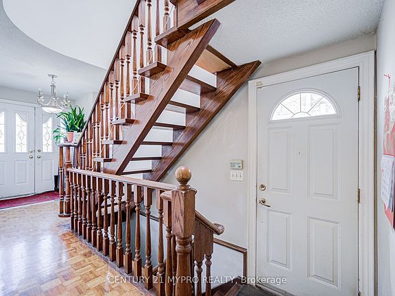 4th image of 211 Bellwoods Ave