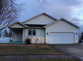 5077 W Elm Ct, Grand Forks, ND 58203
