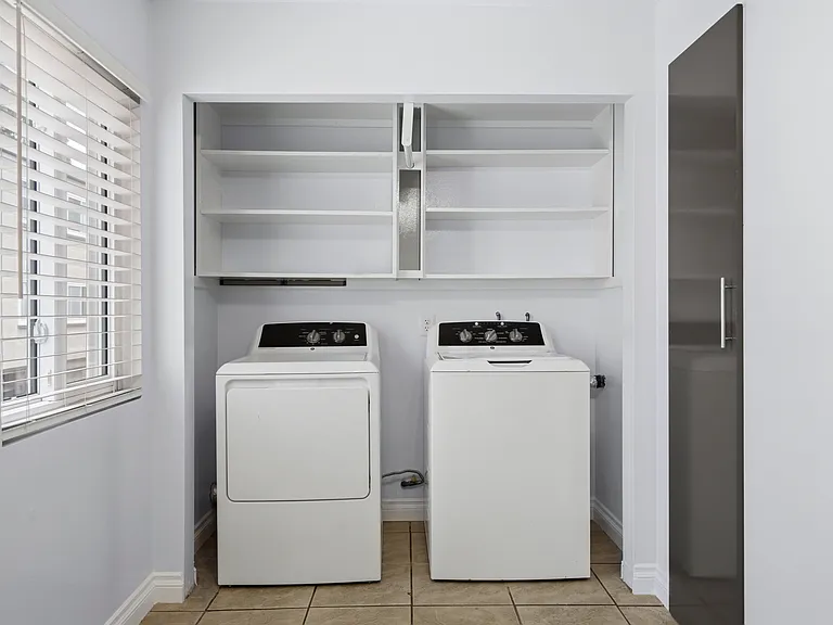 21901 Lassen St #123 — Photo 5