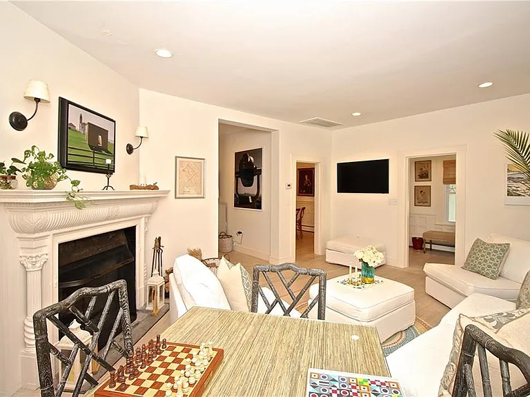 215 Coggeshall Ave — Photo 8