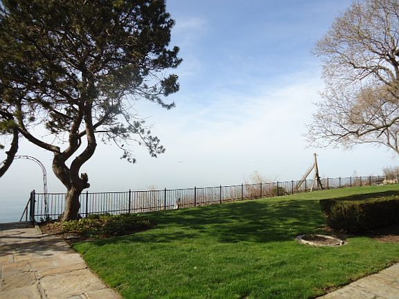 4th image of 26431 Edgecliff Dr