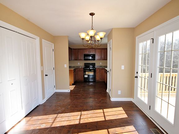 5th image of 618 Hidden Valley Dr