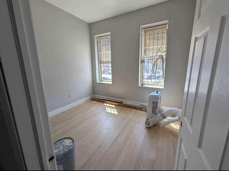 1605 W Diamond St #1 — Photo 2