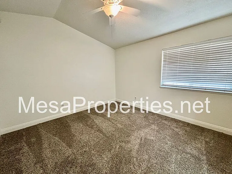 2378 N Sycamore Ave — Photo 24
