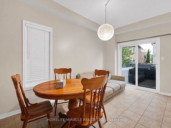 4th image of 15 Chetholme Pl E