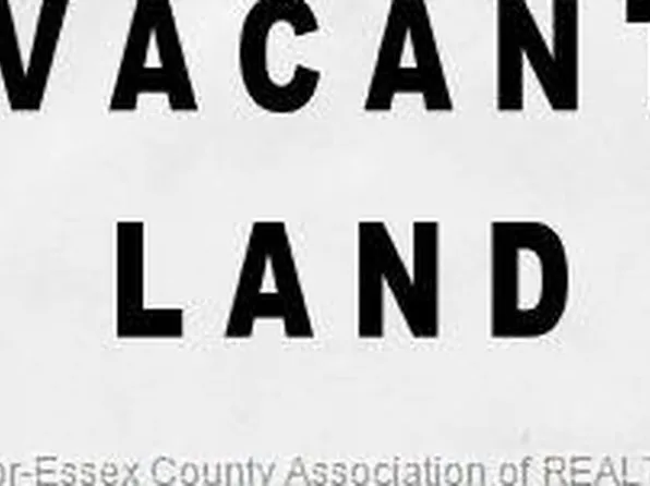 Radisson Ave, Windsor, ON N9E 1R8