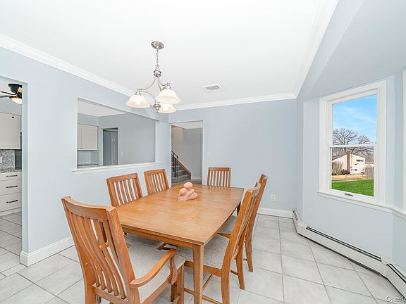 5th image of 24 Brooktree Circle